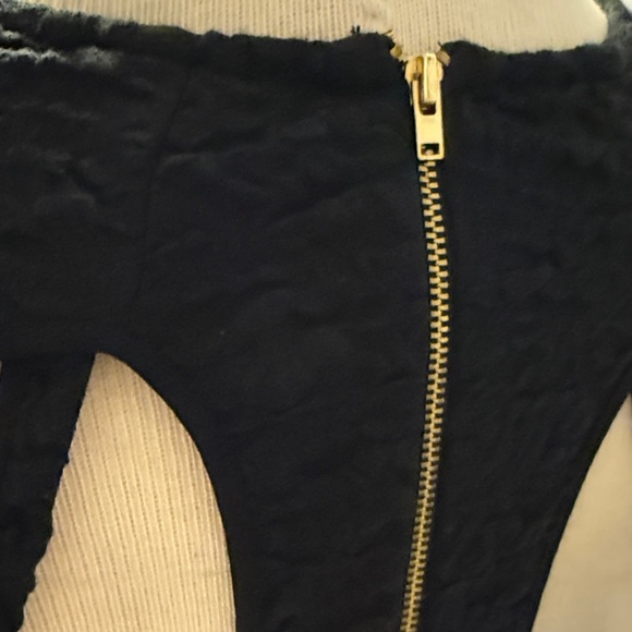 Elegant Black Sleeveless Dress - Picture 6 of 7